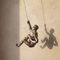 Escultura Decorativa Homem Escalando Estilo Industrial Retro em Resina para Parede