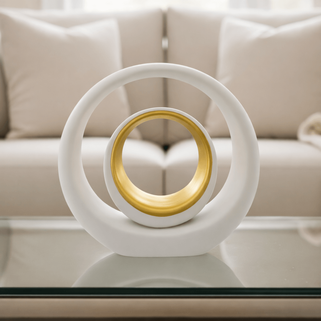Detalhe do acabamento dourado na argola decorativa em cerâmica