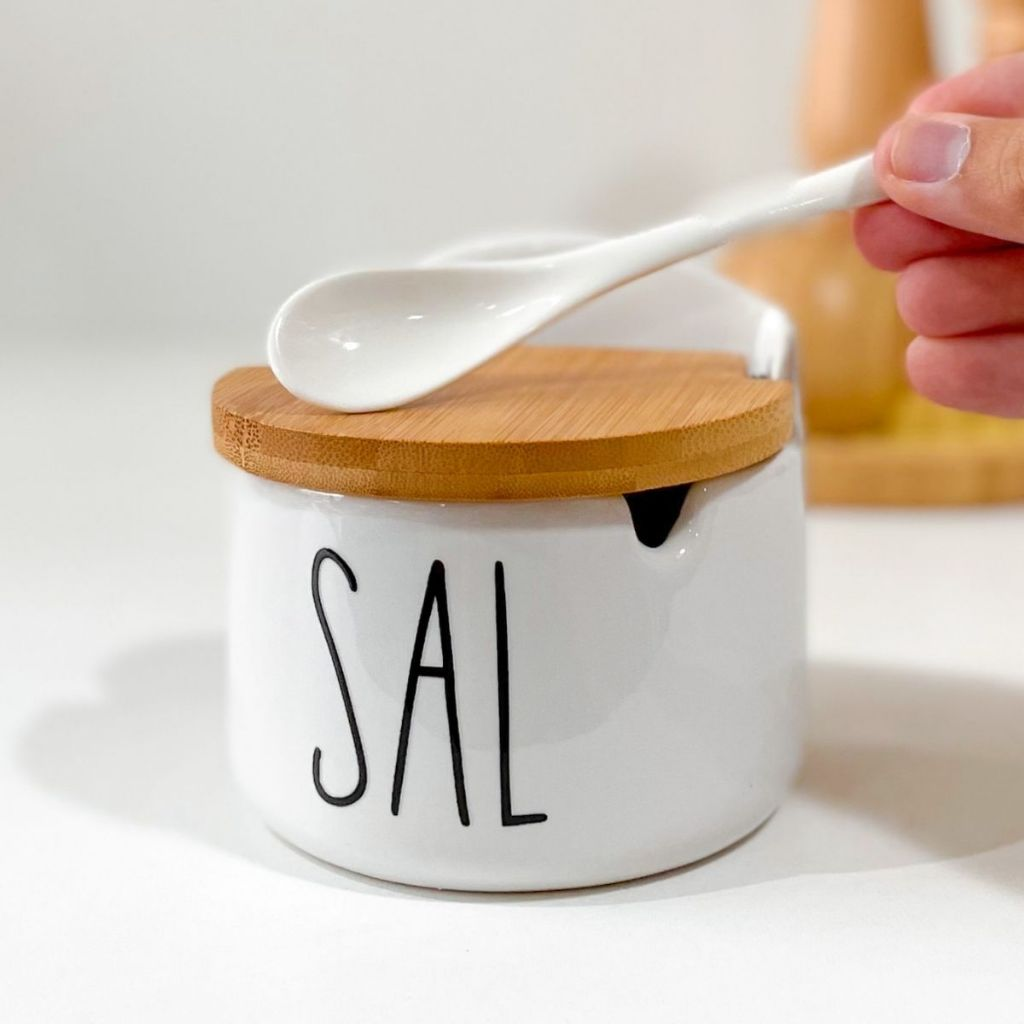 Saleiro Porta Sal de Porcelana Branco Porta Tempero para Cozinha Tampa de Bambu Madeira com Colher