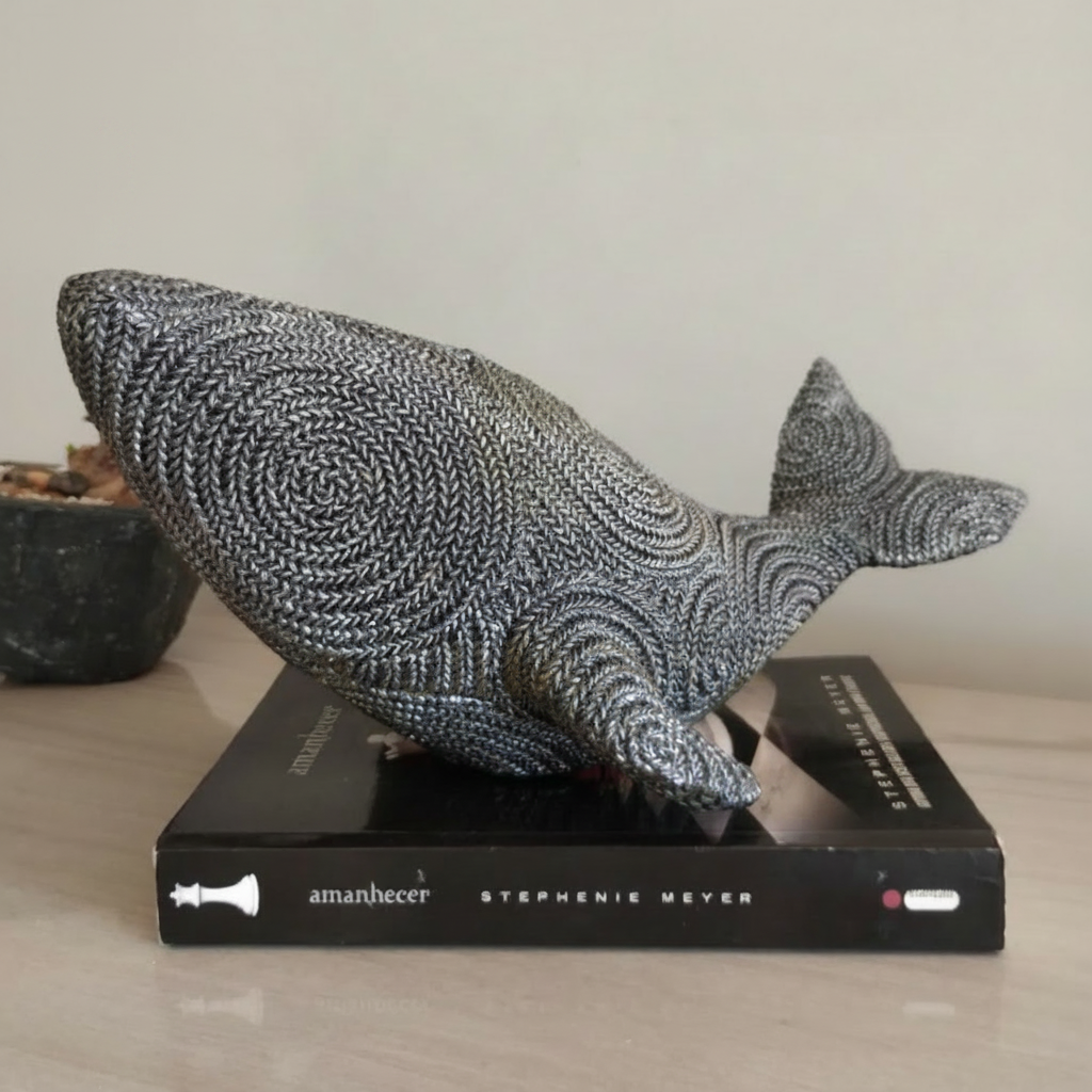 Dimensões da escultura decorativa de baleia em gesso estilo boho