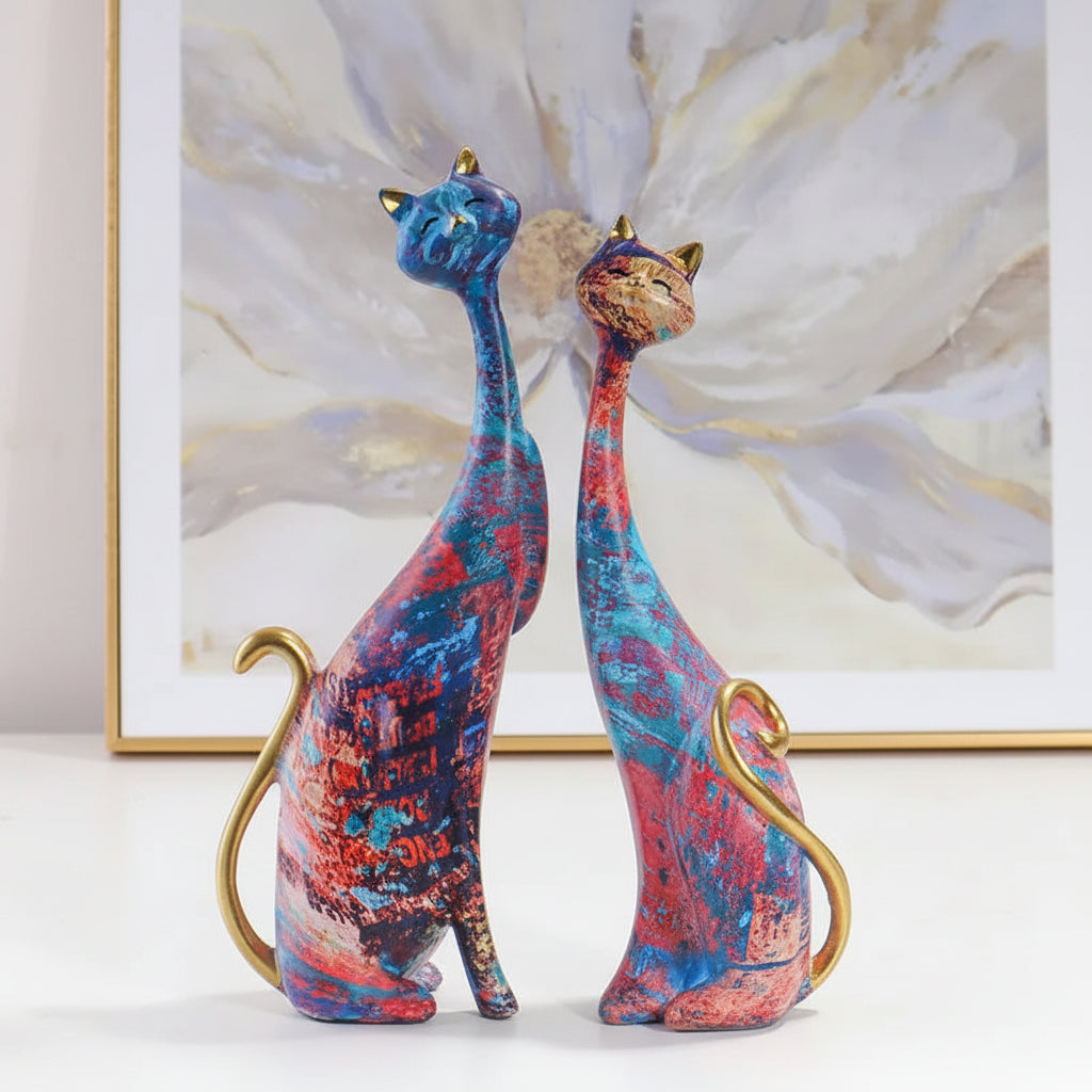 Escultura decorativa de gato em resina usada na decoração de sala moderna