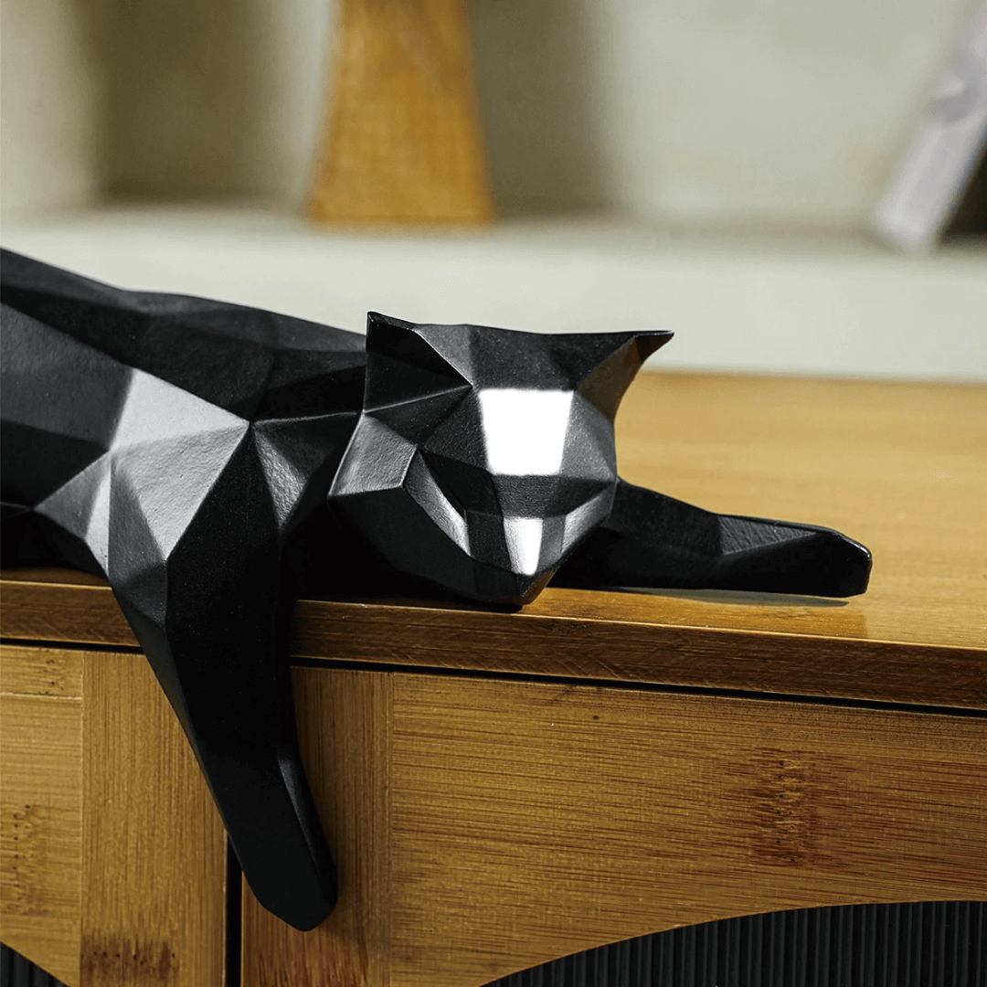 Estátua de Gato Geométrico Decorando Sala de Estar Moderna | ViaHome