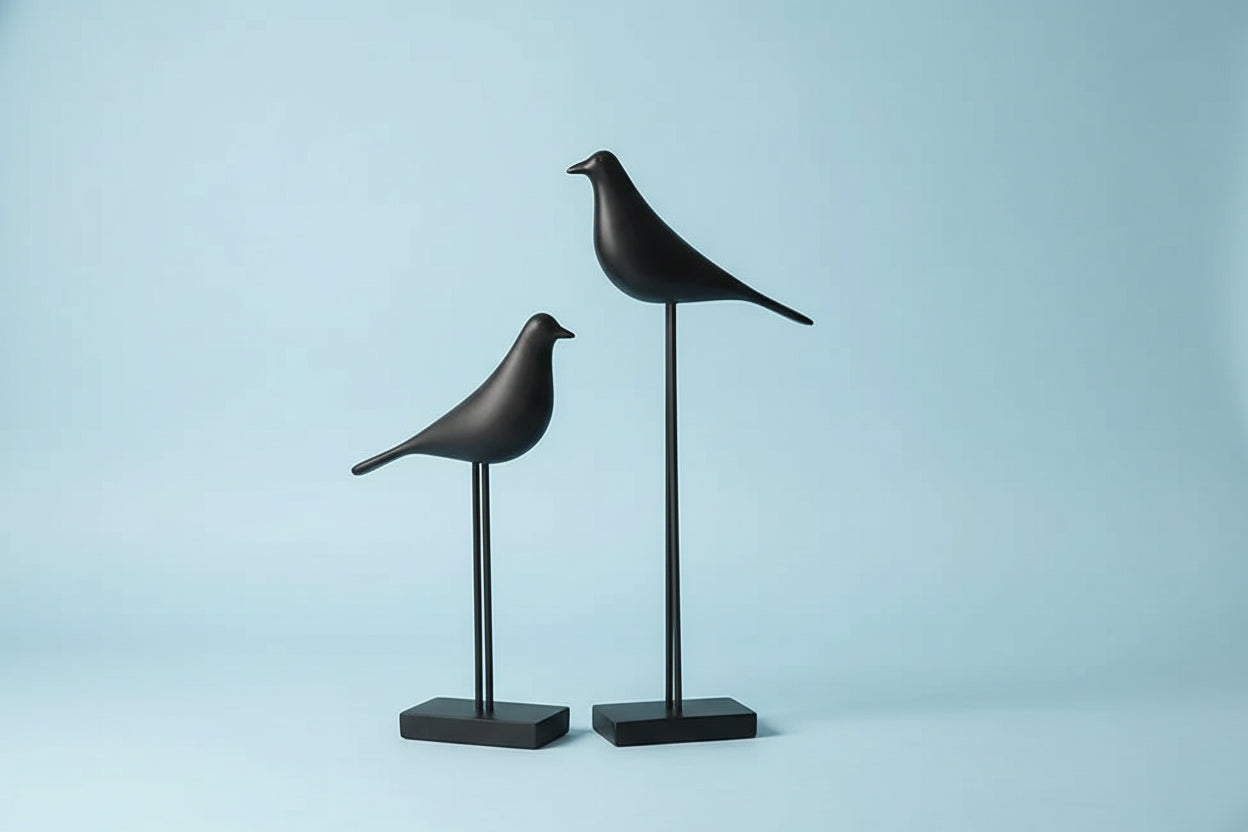 Escultura de pássaro em resina, estilo nórdico moderno. Ideal para decorar casa, escritório e ambientes sofisticados.