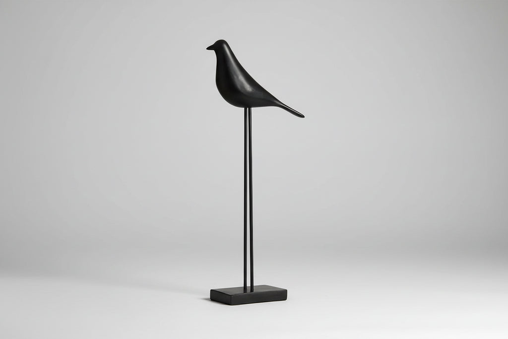 Escultura de pássaro em resina, estilo nórdico moderno. Ideal para decorar casa, escritório e ambientes sofisticados.