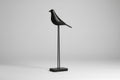 Escultura de pássaro em resina, estilo nórdico moderno. Ideal para decorar casa, escritório e ambientes sofisticados.