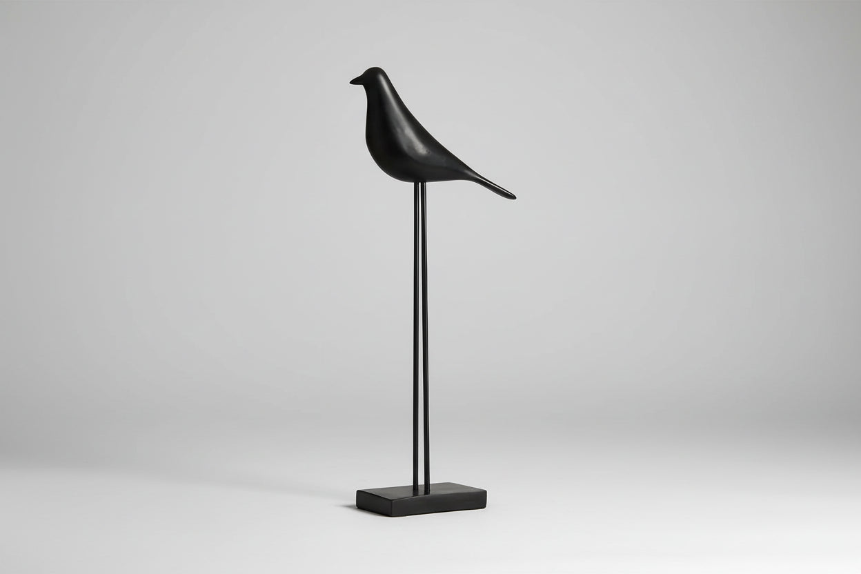 Escultura de pássaro em resina, estilo nórdico moderno. Ideal para decorar casa, escritório e ambientes sofisticados.