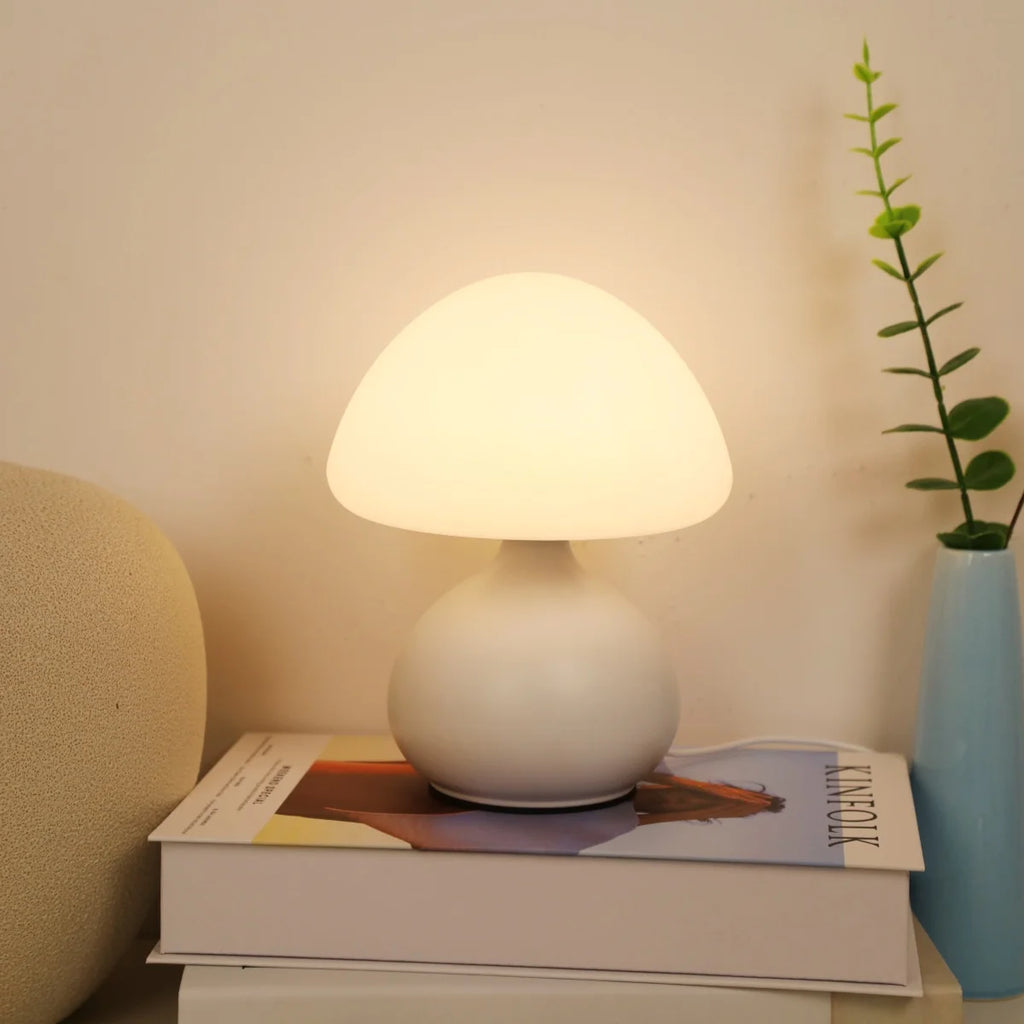 Luminária, abajur de mesa moderna em ferro preto, LED, estilo minimalista para quarto e escritório.