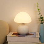 Luminária, abajur de mesa moderna em ferro preto, LED, estilo minimalista para quarto e escritório.