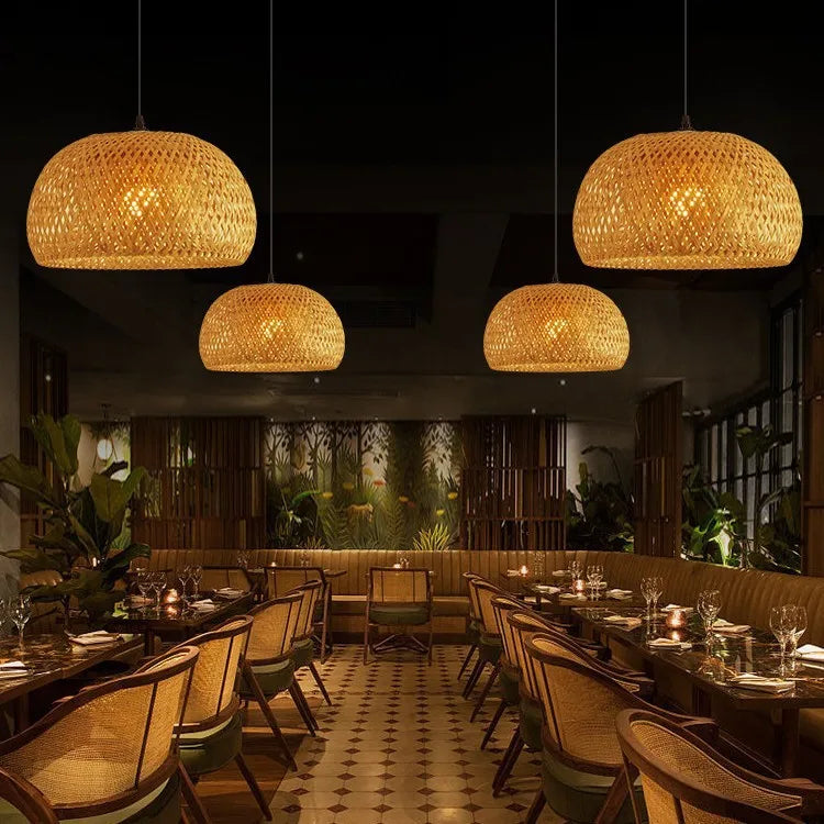 Design artesanal em bambu – estrutura natural que entrega um visual leve, elegante e atemporal.