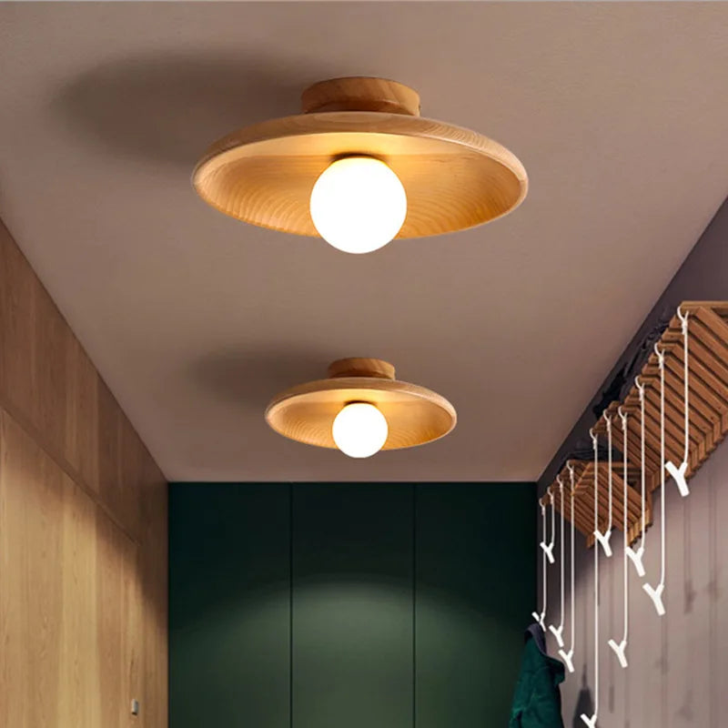 Luminária de teto moderna em madeira e bambu, design elegante e natural para iluminar com estilo ambientes internos.