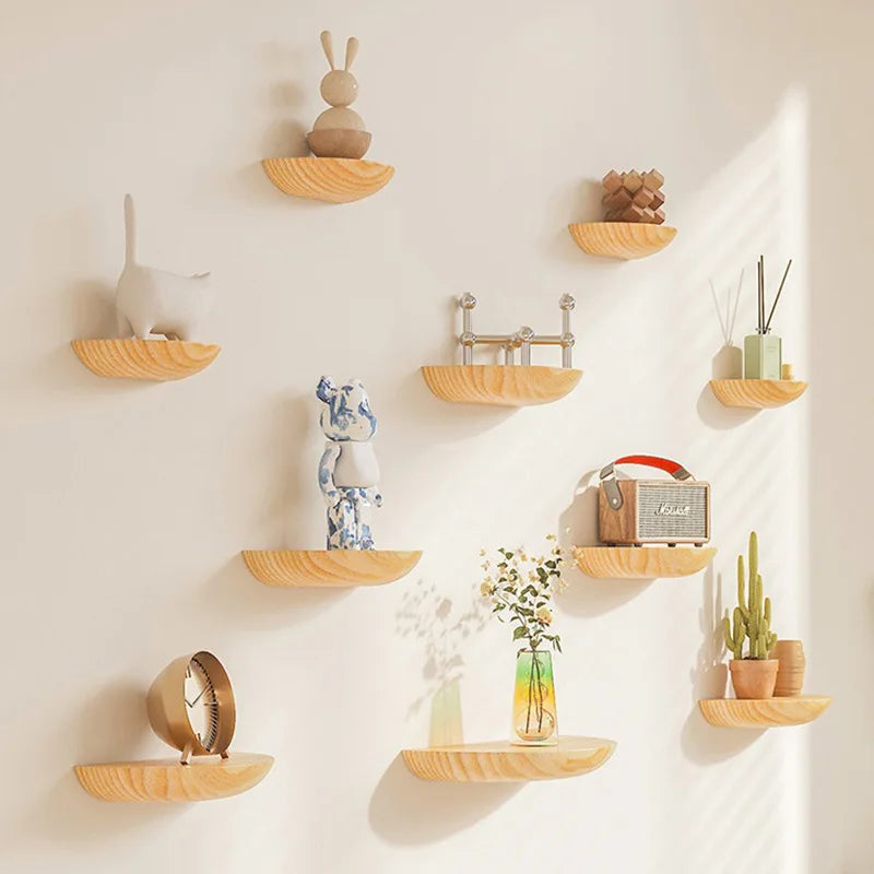 Suporte de parede em madeira, resistente e ecológico. Ideal para objetos diversos. Instalação fácil e design natural.