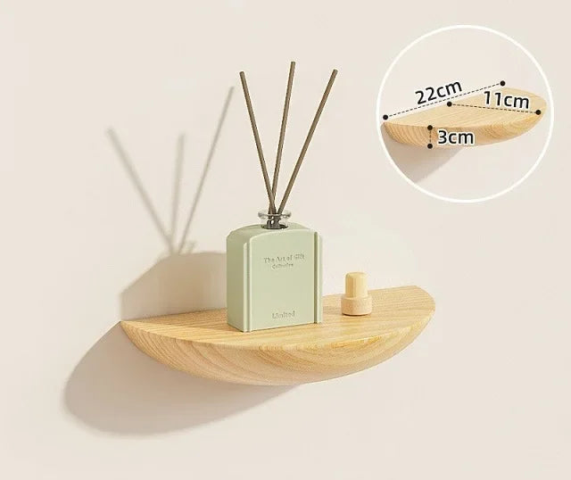 Suporte de parede em madeira, resistente e ecológico. Ideal para objetos diversos. Instalação fácil e design natural.
