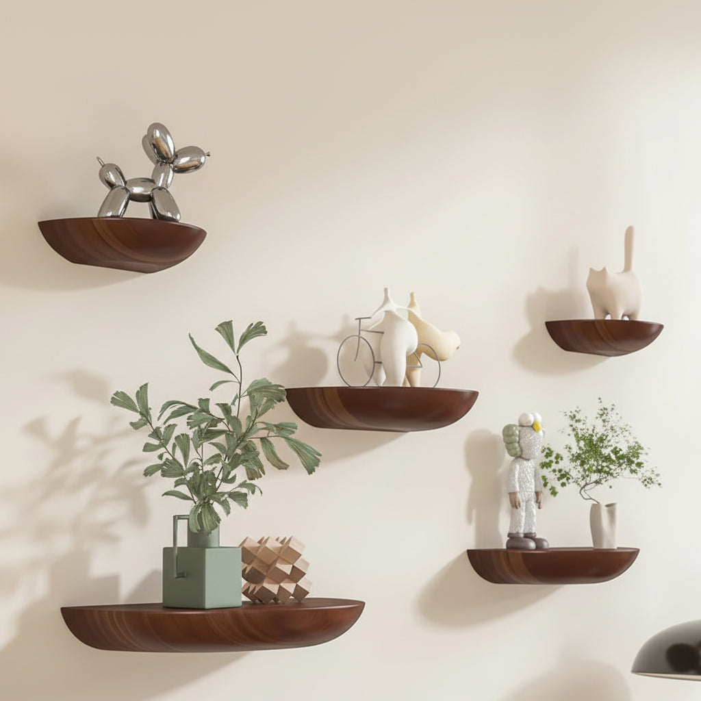 Suporte de parede em madeira, resistente e ecológico. Ideal para objetos diversos. Instalação fácil e design natural.