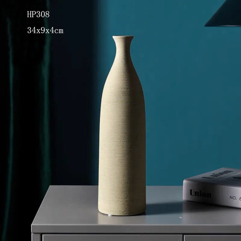 Vaso cerâmico branco clássico, ideal para decoração elegante de casa ou escritório. Perfeito para entradas, salas e como presente sofisticado para esposa ou mãe.