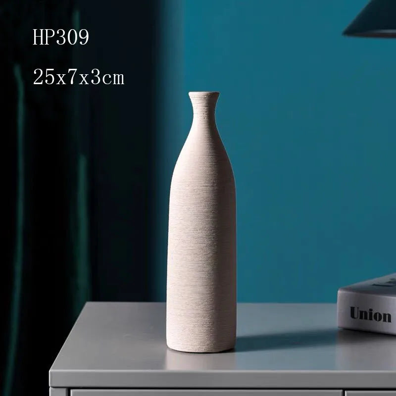 Vaso cerâmico branco clássico, ideal para decoração elegante de casa ou escritório. Perfeito para entradas, salas e como presente sofisticado para esposa ou mãe.