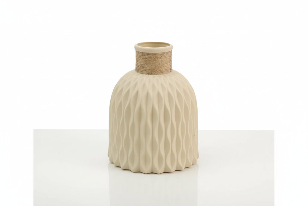 Transforme sua decoração com o Vaso Breeze: cores suaves, formato delicado e praticidade sem manutenção.