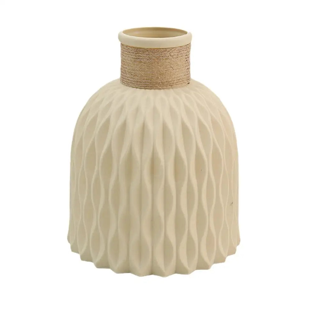 Vaso Breeze plástico PE em tom neutro com flores secas na decoração