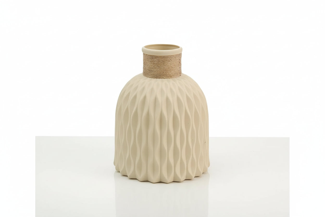 Vaso decorativo Breeze em plástico PE, vista lateral mostrando perfil