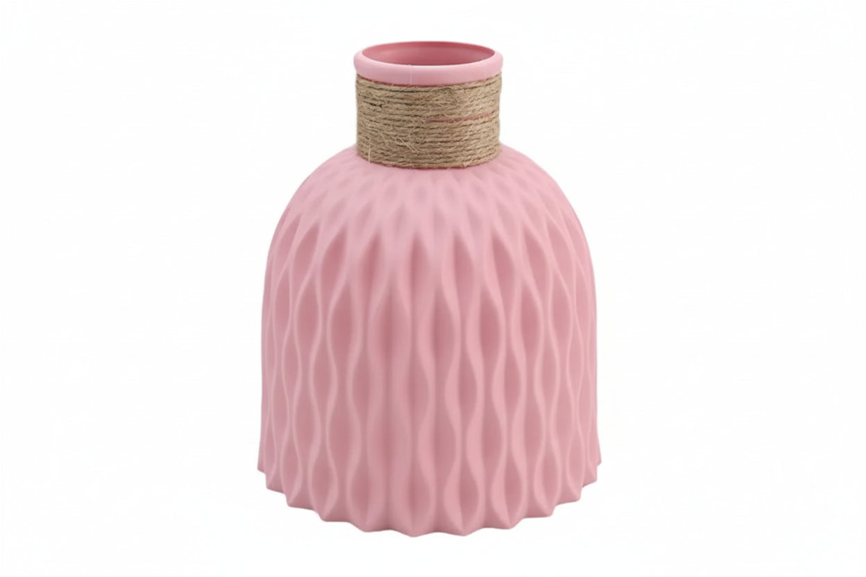 Dois vasos Breeze PE em cores diferentes em composição de mesa decorativa