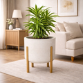 Vaso decorativo nórdico com pés de madeira na cor verde, vista lateral