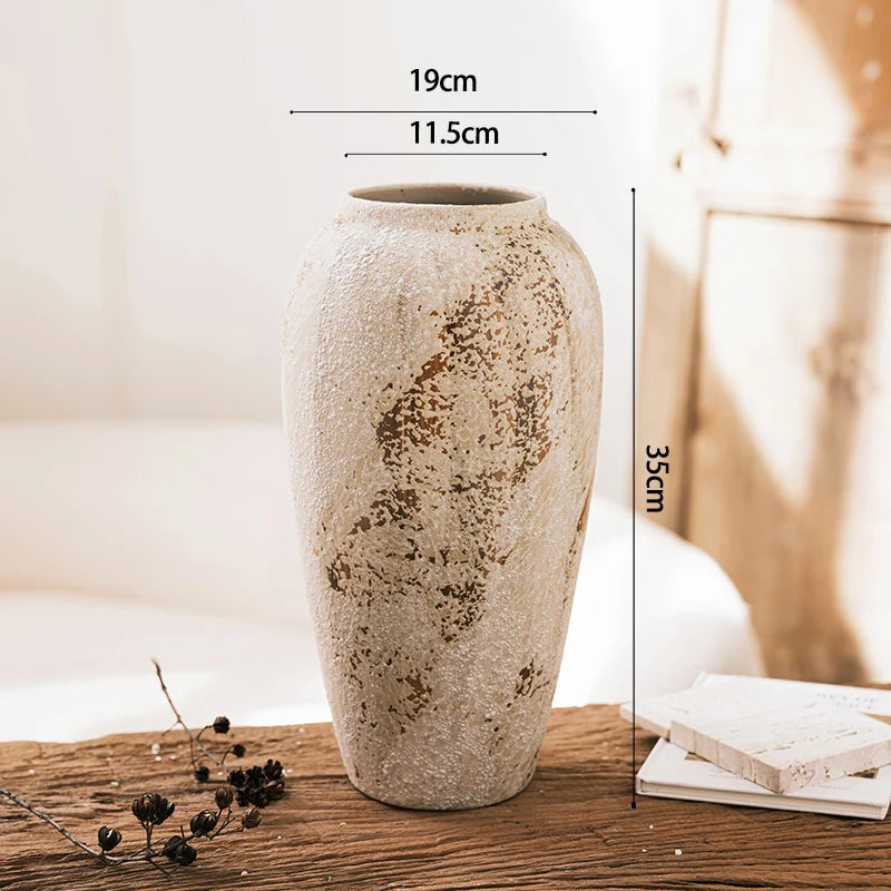 Conjunto de vasos decorativos em cerâmica com três tamanhos. Elegantes, versáteis e ideais para salas, escritórios e decoração moderna.