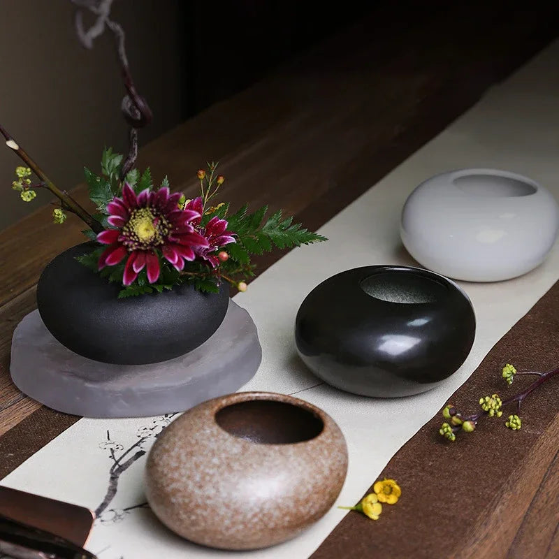 Vaso decorativo Flower em cerâmica oriental com pinturas florais coloridas