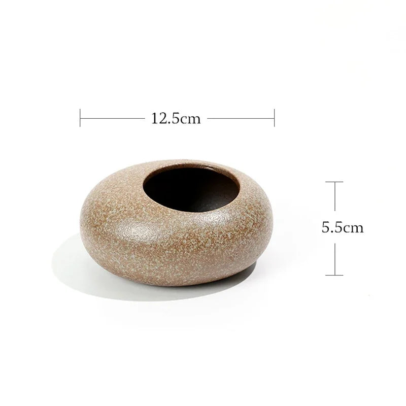 Vaso Flower oriental com flores frescas em ambiente decorado minimalista