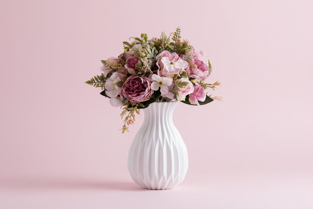 Vaso decorativo plástico PE estilo nórdico, vista frontal isolada