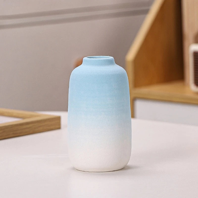  Delicadeza que Transforma seu Ambiente O Vaso Degradê Serenity é a peça perfeita para quem busca decorar com sutileza, leveza e um toque moderno.