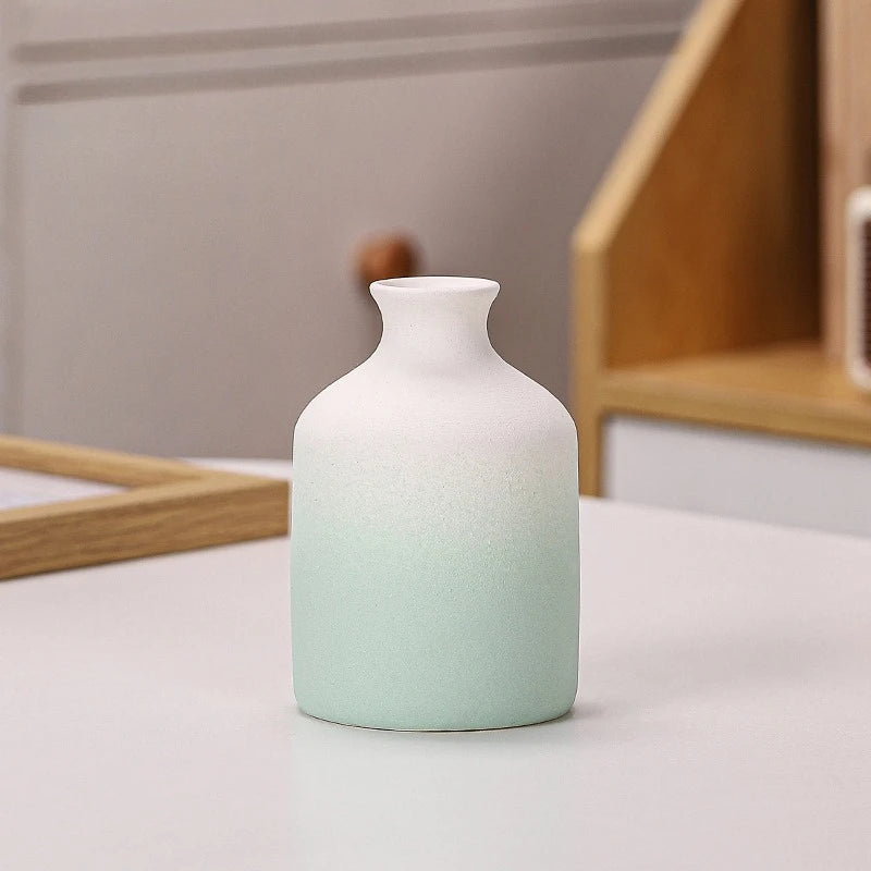  Delicadeza que Transforma seu Ambiente O Vaso Degradê Serenity é a peça perfeita para quem busca decorar com sutileza, leveza e um toque moderno.