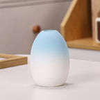 Vaso Degradê Serenity – A Delicadeza que Transforma seu Ambiente O Vaso Degradê Serenity é a peça perfeita para quem busca decorar com sutileza, leveza e um toque moderno.