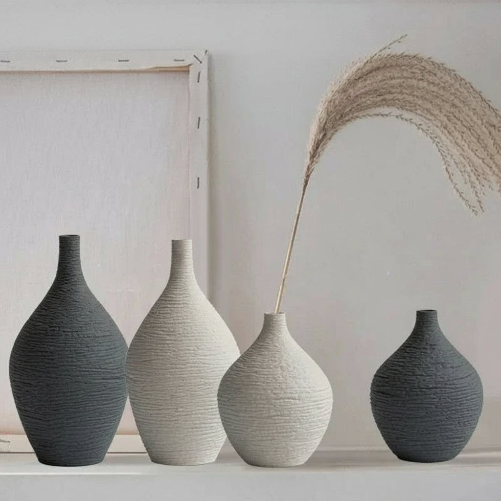 
O Vaso de Cerâmica Luxury Narrow é aquela peça que dá vida à decoração com um toque de sofisticação discreta.